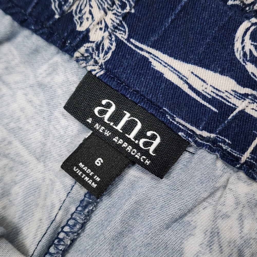 a.n.a Shorts Women's Size 6 Navy Oasis Beach Nautical High Waist Elastic Flowy - Picture 3 of 5